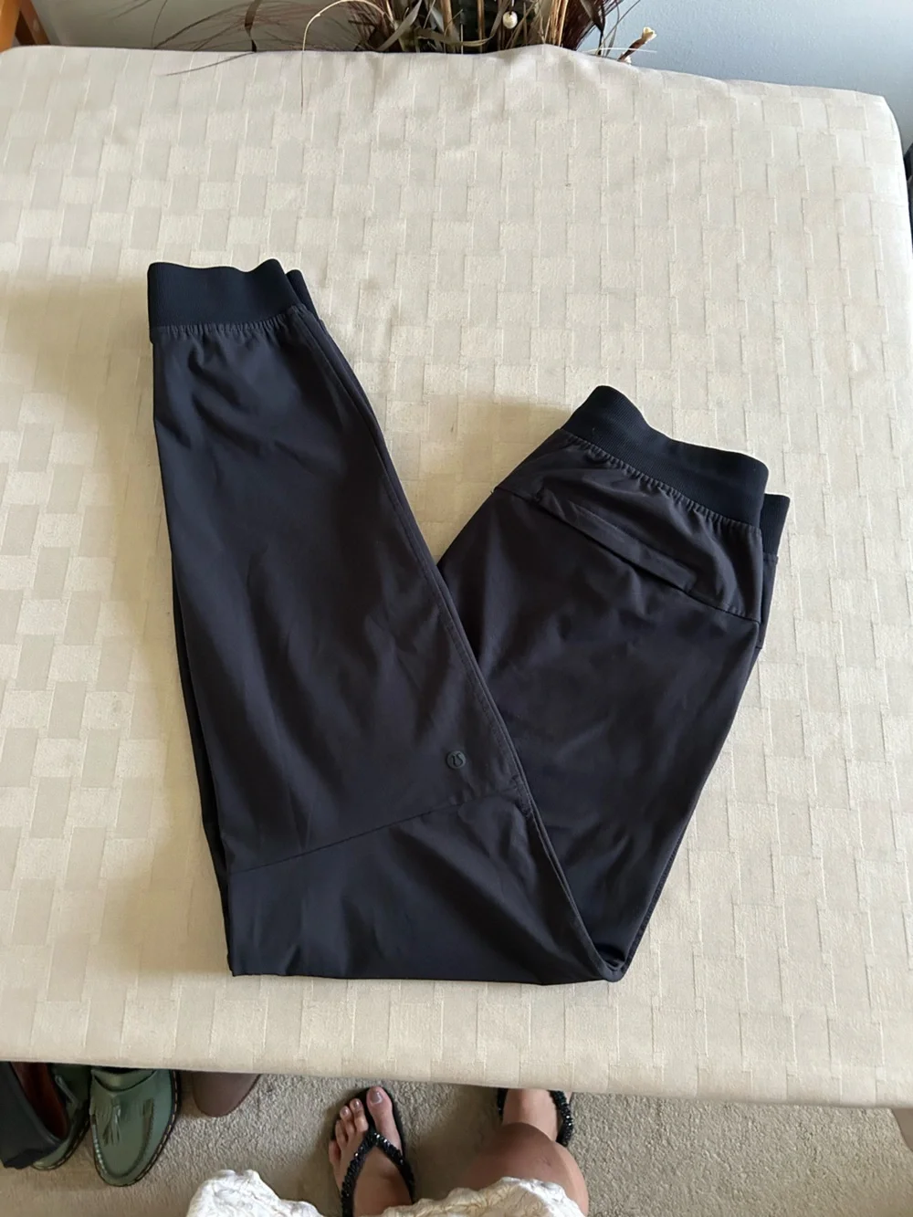 Lululemon ABC Jogger Pant in Black Warpstreme